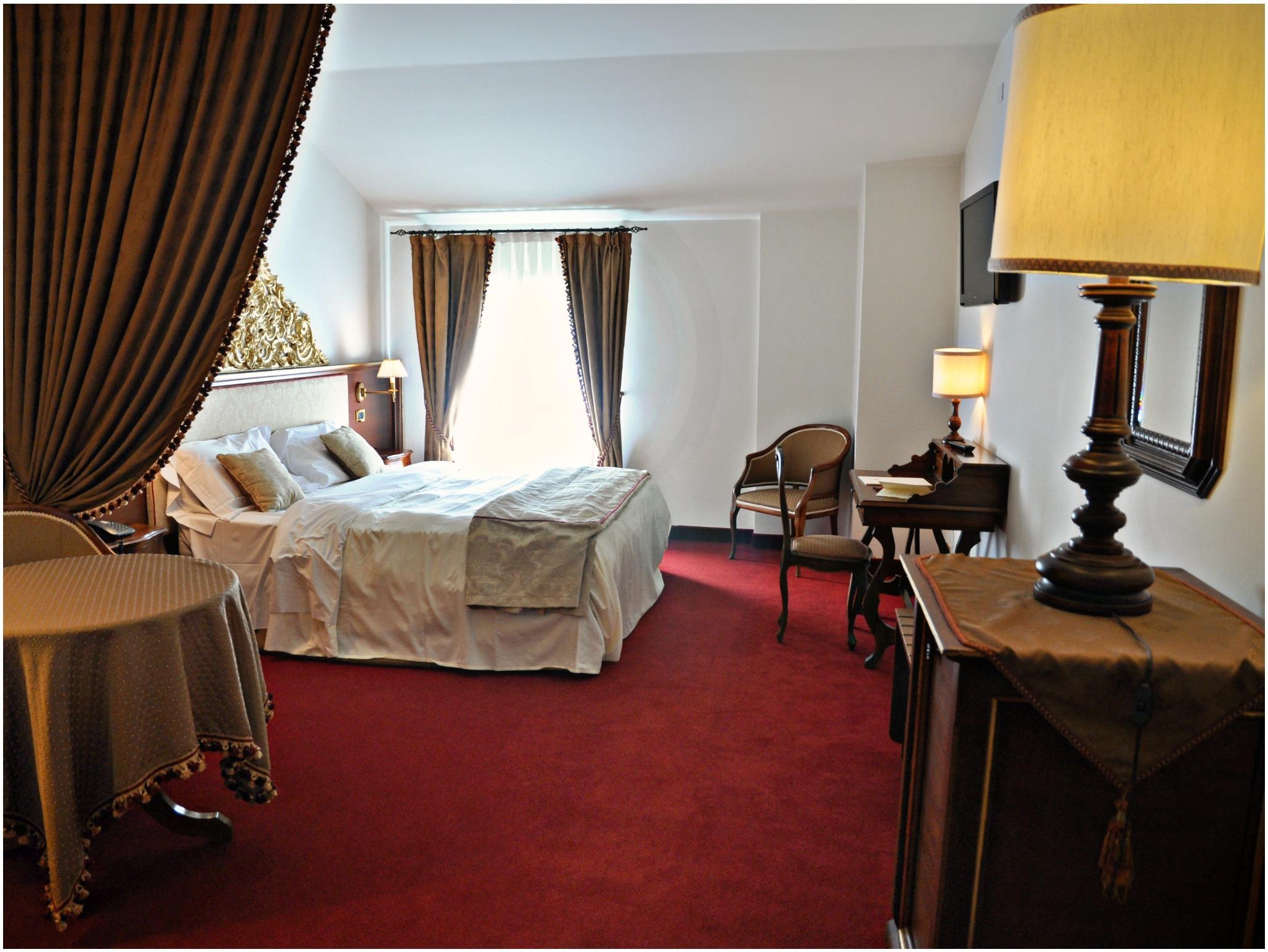 Hotel Villa Condulmer Mogliano Veneto Bagian luar foto A room at the hotel