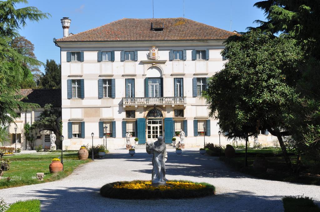 Hotel Villa Condulmer Mogliano Veneto Bagian luar foto The town hall in Montferrand-en-Charollais