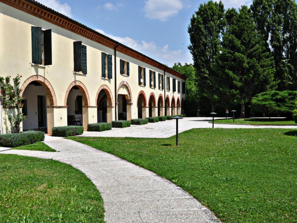 Hotel Villa Condulmer Mogliano Veneto Bagian luar foto The cloister of the Abbey of San Pietro in Ciel d'Oro