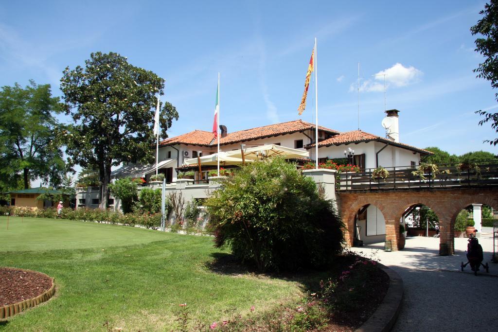 Hotel Villa Condulmer Mogliano Veneto Bagian luar foto The clubhouse