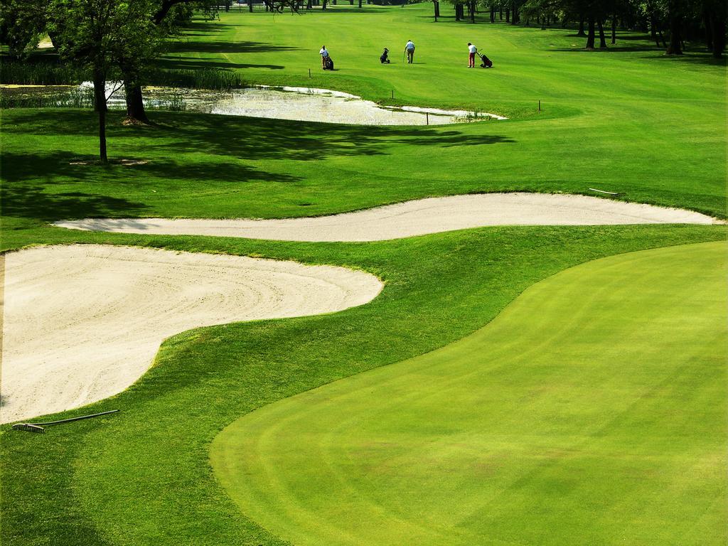 Hotel Villa Condulmer Mogliano Veneto Bagian luar foto Golf course