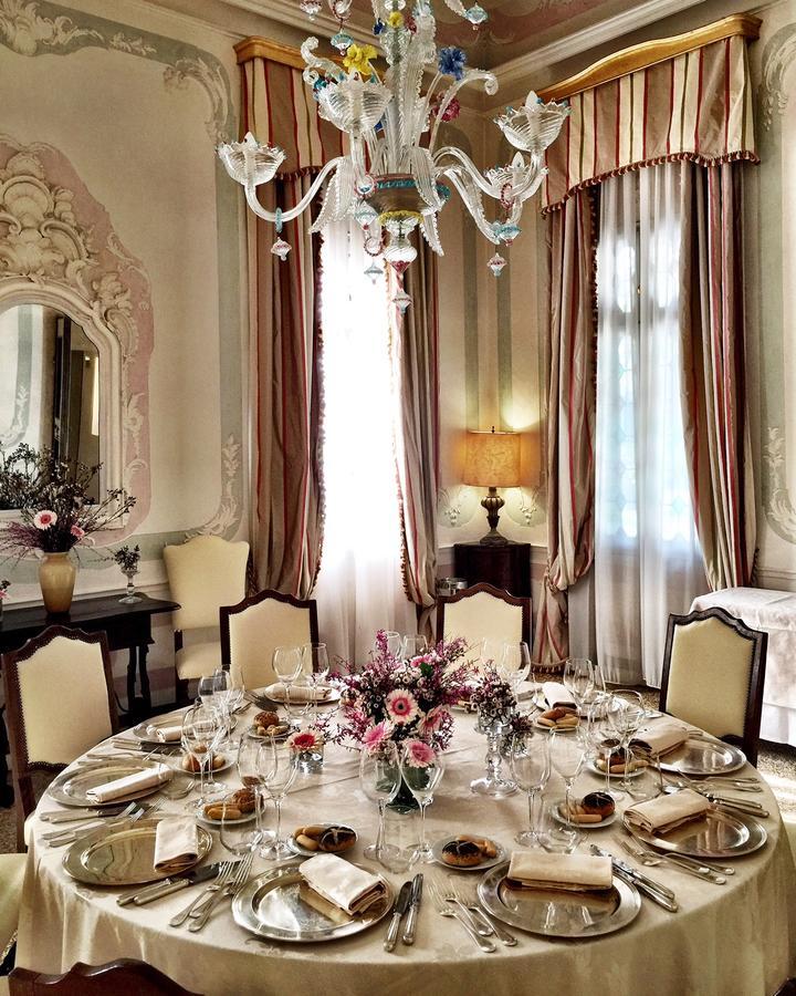 Hotel Villa Condulmer Mogliano Veneto Bagian luar foto The dining room