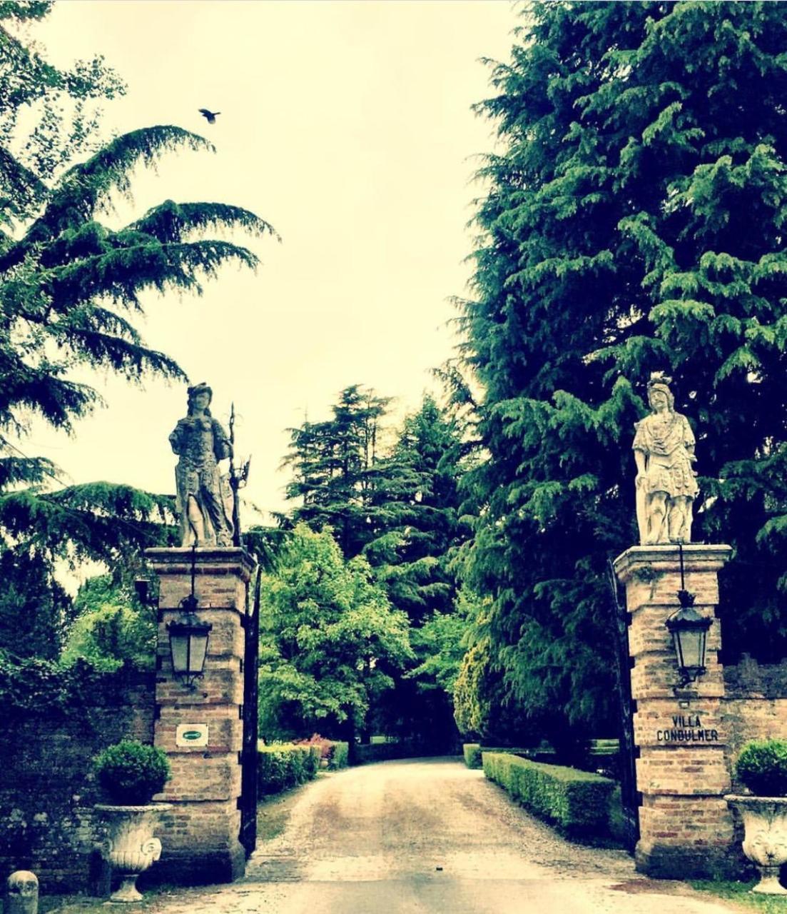 Hotel Villa Condulmer Mogliano Veneto Bagian luar foto Entrance to the park