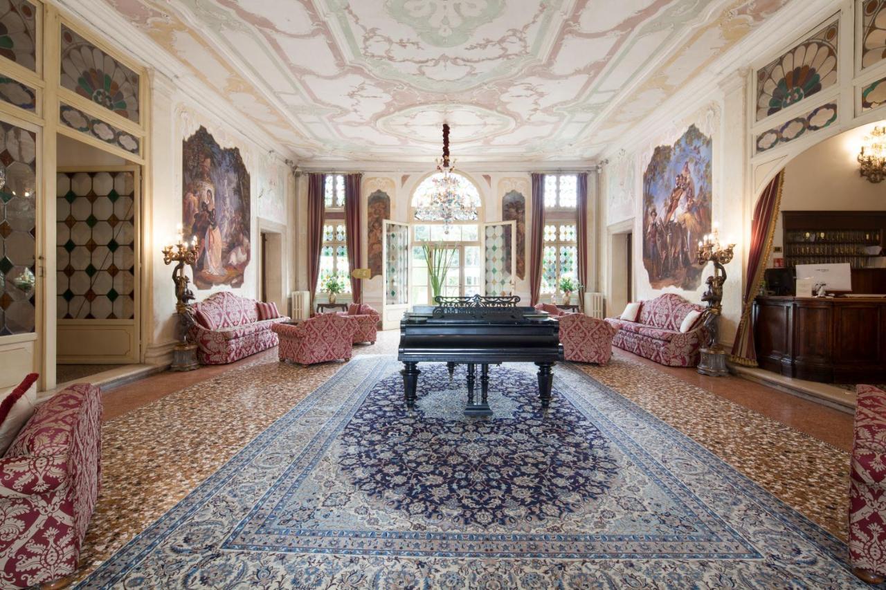 Hotel Villa Condulmer Mogliano Veneto Bagian luar foto The interior of the villa